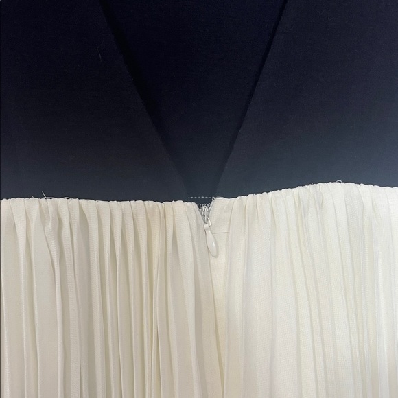 KNT By Kova And T Accordion Pleat Gown in Black & White NWT Medium - Picture 7 of 11